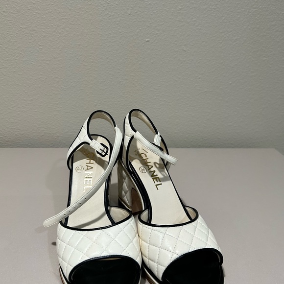 Chanel QUILTED LEATHER SANDALS CHANEL Matelasse Ankle
Strap Sandals Cream - Picture 5 of 8